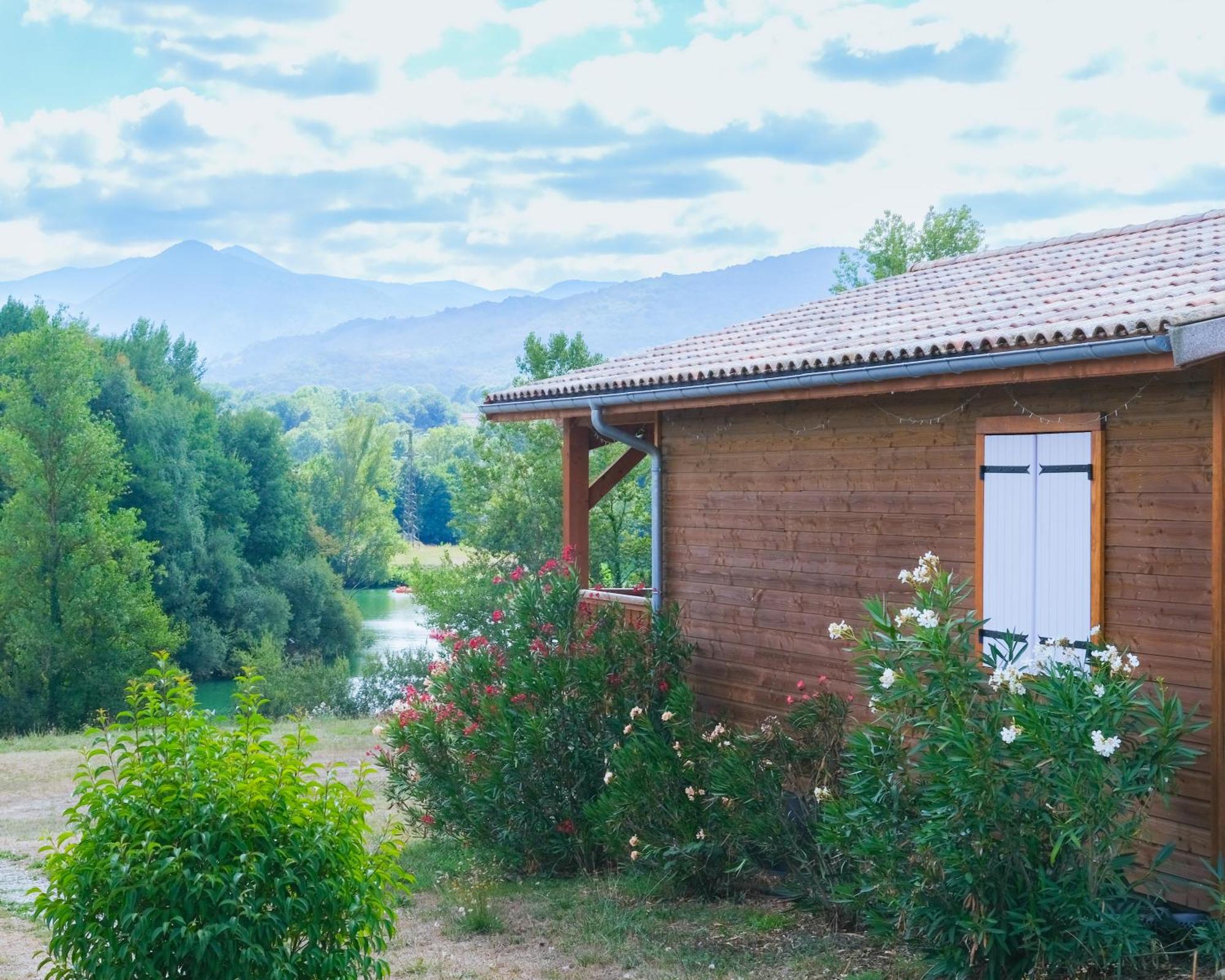 Les Chalets Montrejeau Bagian luar foto